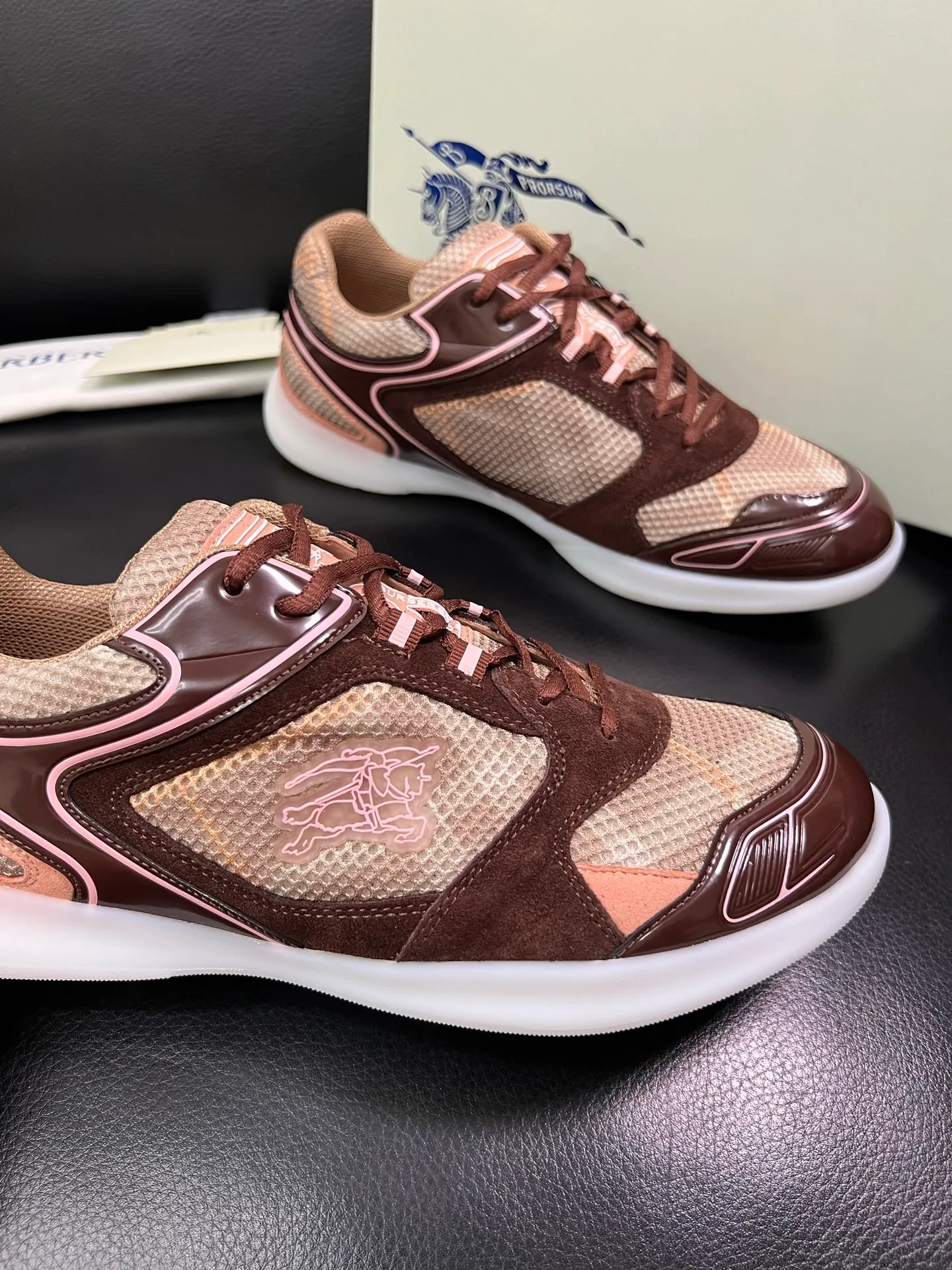 Men's shoes 💰740 BURBERRY top crafts Burberry counter synchronization, original factory configuration imported cowhide fabrics from Italy, high-quality complex splicing process, imported cowhide inner pads, breathable and comfortable, soles: original soles specially provided by the original factory, original and single goods High quality welcome to compare, code number 38-44 (customized 45 46) 85855